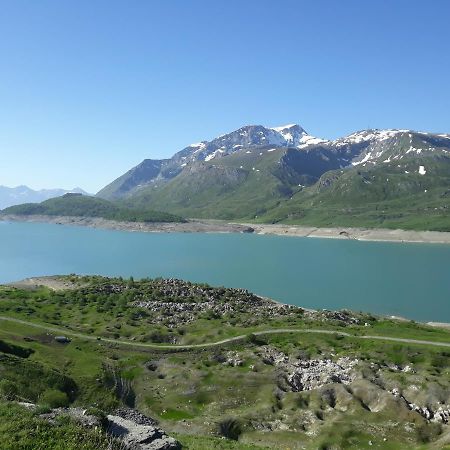 Appartement Dans Chalet Typiquement Savoyard Au Pied Des Pistes لانورما المظهر الخارجي الصورة